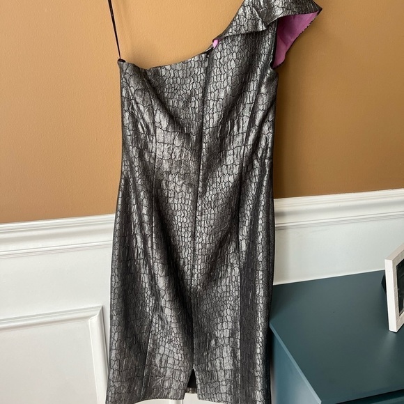 Kay Unger Gun Metal Animal Print One Shoulder Ruffle Dress Size 6 - Picture 4 of 5
